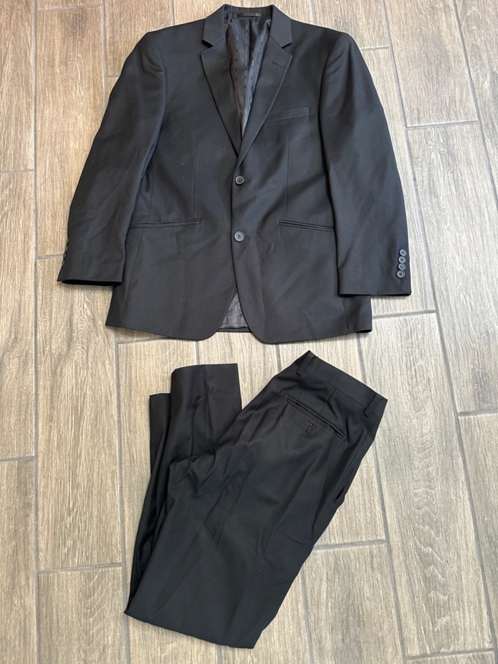 Renoir Men’s Black Suit. Classic Fit. Size 38/32 Slim.